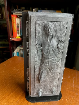 Modelo 3d de Han solo en carbonita - caja oculta y sujetalibros
 para impresoras 3d