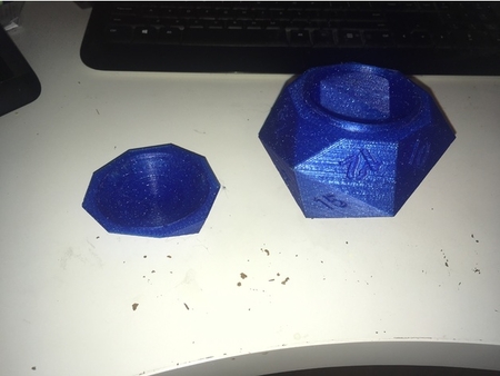  Screw top d20 dice box v2  3d model for 3d printers