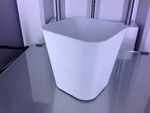 Modelo 3d de En el escritorio de oficina contenedor para impresoras 3d