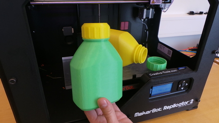 Modelo 3d de 3d imprimibles de botella y tapón de rosca para impresoras 3d