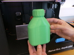 Modelo 3d de 3d imprimibles de botella y tapón de rosca para impresoras 3d