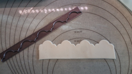 Sugar paste ribbon cutter pattern