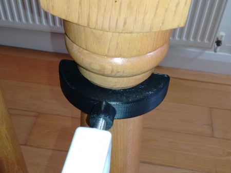 Baby gate round post adapter