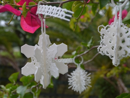 Blizzard of Customizable, Mailable Snowflake Ornaments with Kickstarter