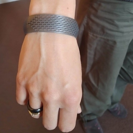 Rectangular curved bracelet