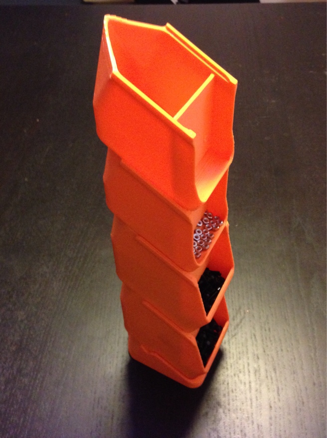 Modelo 3d de Caja apilable sistema de tornillos y tuercas para impresoras  3d gratis
