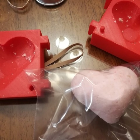Heart-shaped bath bomb mold