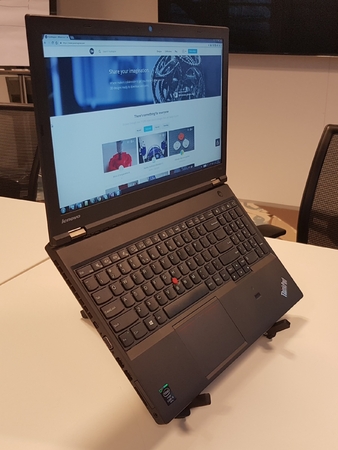 Foldable laptop stand