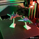 Modelo 3d de Imprimir-en-lugar y articulado de jet de combate con soporte para impresoras 3d